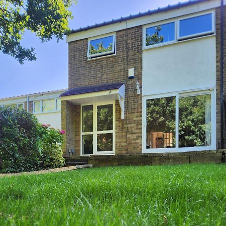 Double Room In Crawley,Gatwick,West Sussex Ifield Extérieur photo
